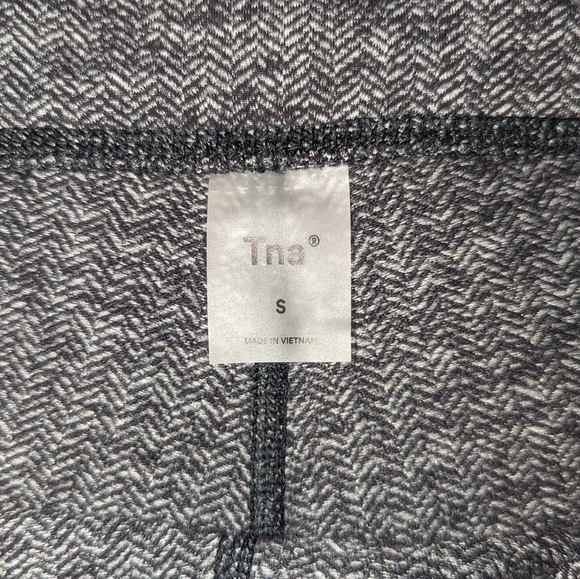 Aritzia - TNA - leggings - Picture 4 of 5